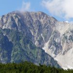 マイカーでの初車中泊とトレッキング(後編):尾白川渓谷で癒され日向山「天空のビーチ」に感動する。